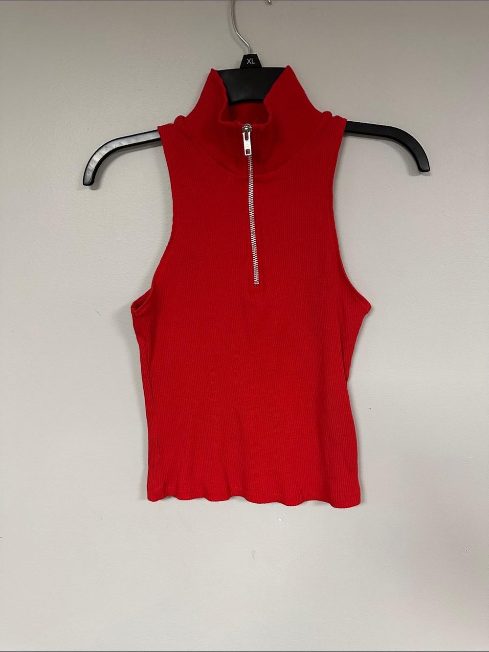 H&M Basic Red mock neck ribbed Stretchy Cotton Blend Zip Front cropped tank M